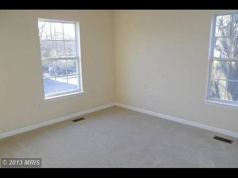 121 Whitestone Way — Photo 9