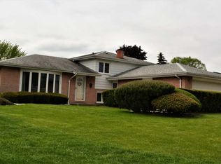 1533 71st St, Darien, IL 60561
