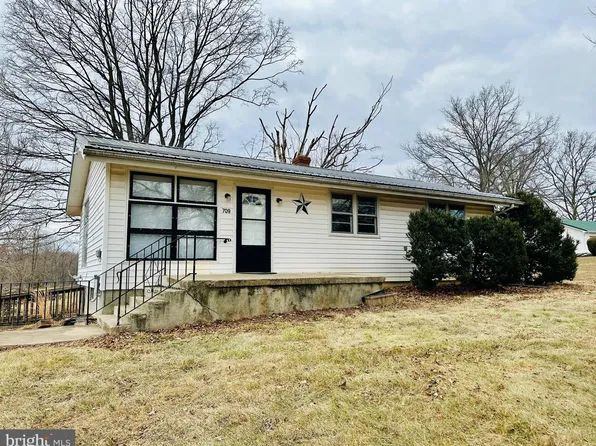 709 Henshaw Rd, Bunker Hill, WV 25413