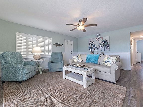 4th image of 1610 Middle Gulf Dr Unit B4
