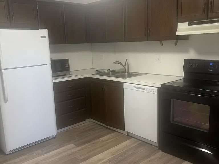 240 E 400 N — Photo 3