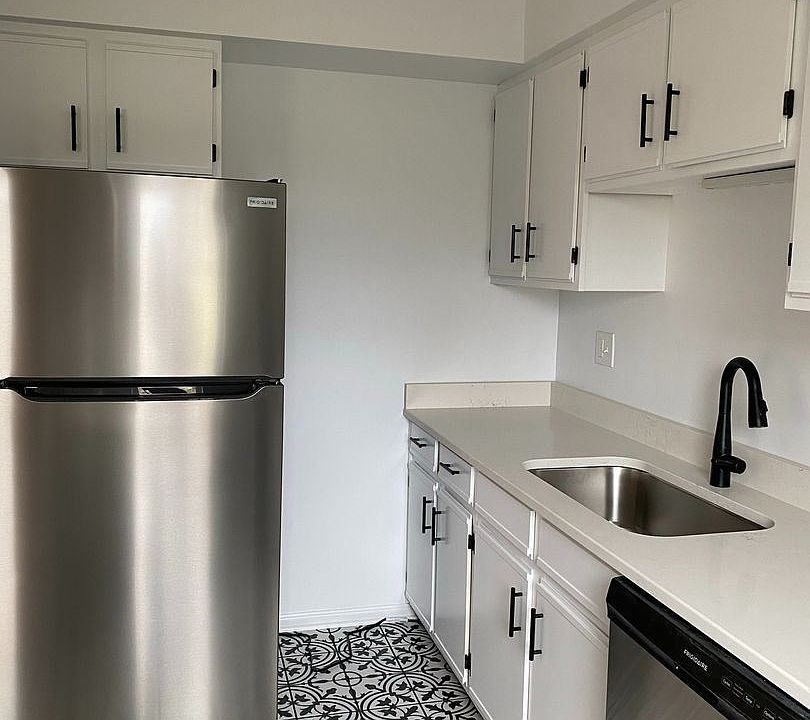 1st image of 6953 Murray Ave #4