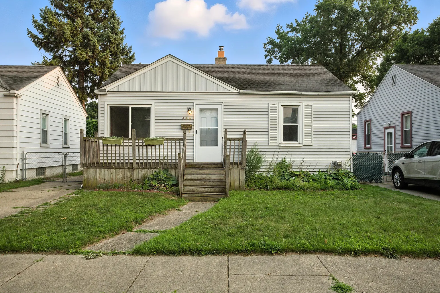 644 E Brickley Ave photo 1