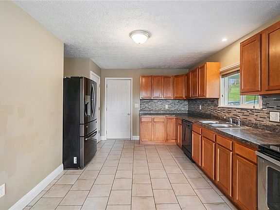 5th image of 229 Miller Rd