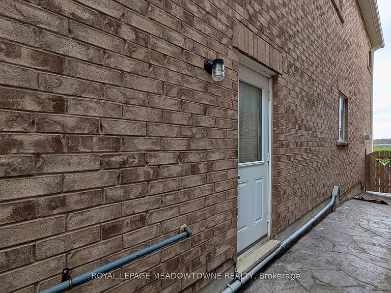 120 Morden Dr #LOWER — Photo 2