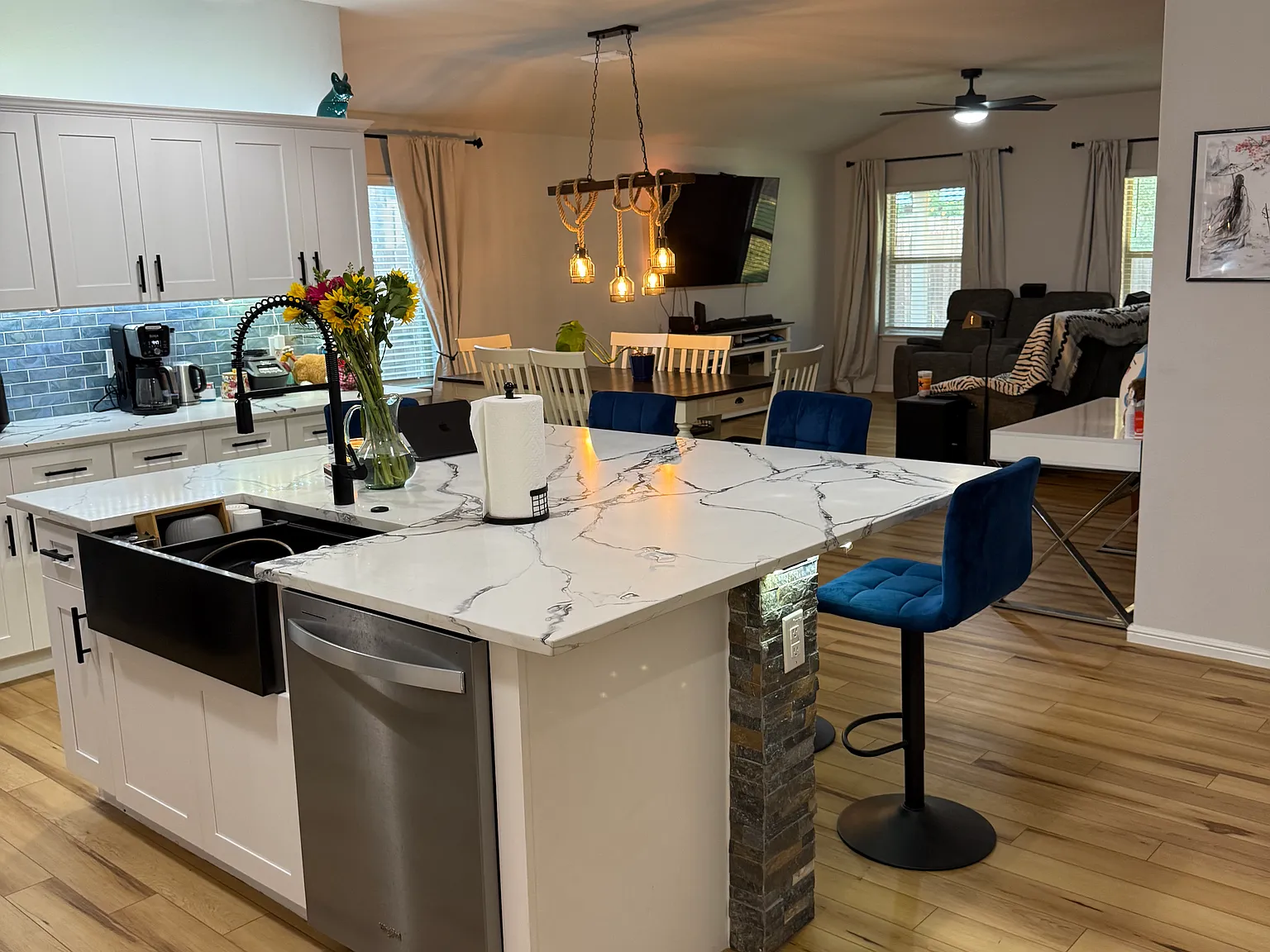 4 bed, 2079 sqft, $2,349 — Photo 2