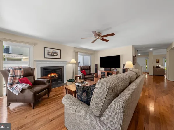 20869 Channel Ct, Sterling, VA 20165