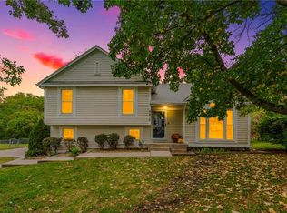 2416 NE Carousel Cir, Lees Summit, MO 64086