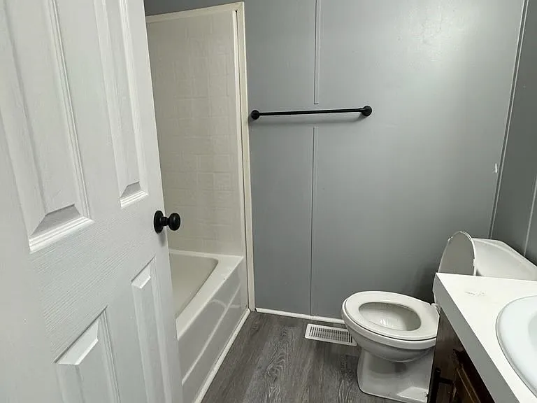 150 Oak St — Photo 5