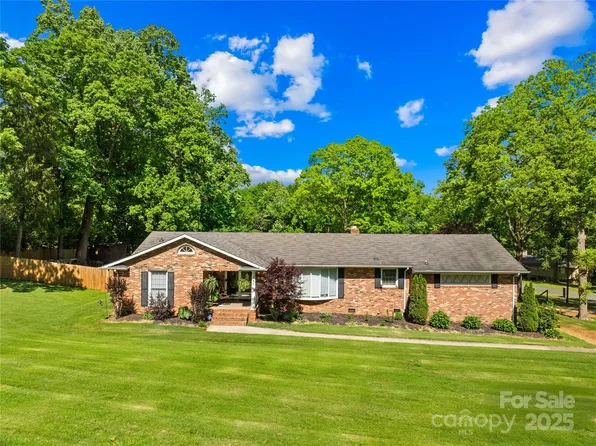 245 Kingsway Cir, Charlotte, NC 28214