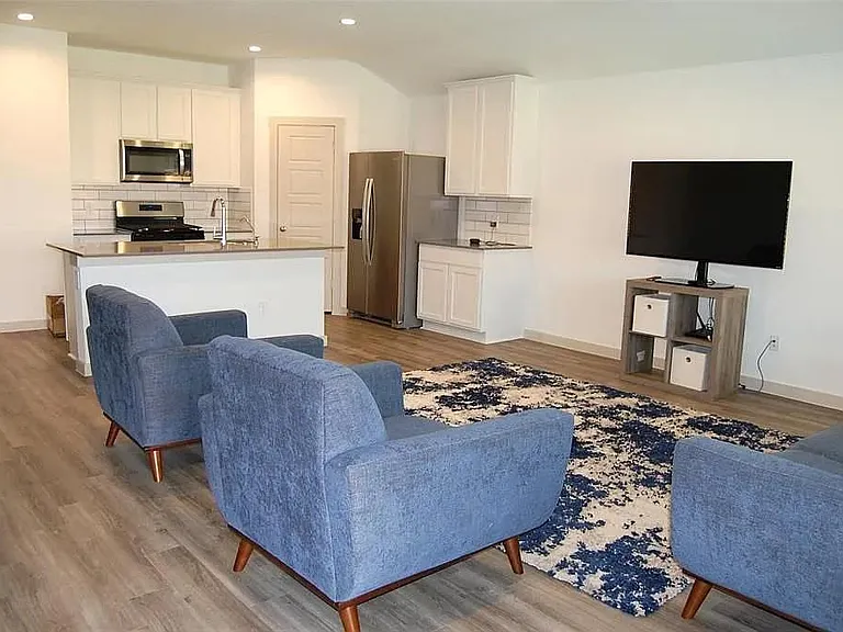 7839 Murciana Dr — Photo 3