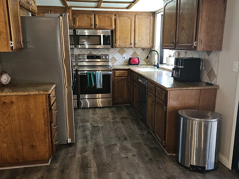 5823 E Washington Ave — Photo 8