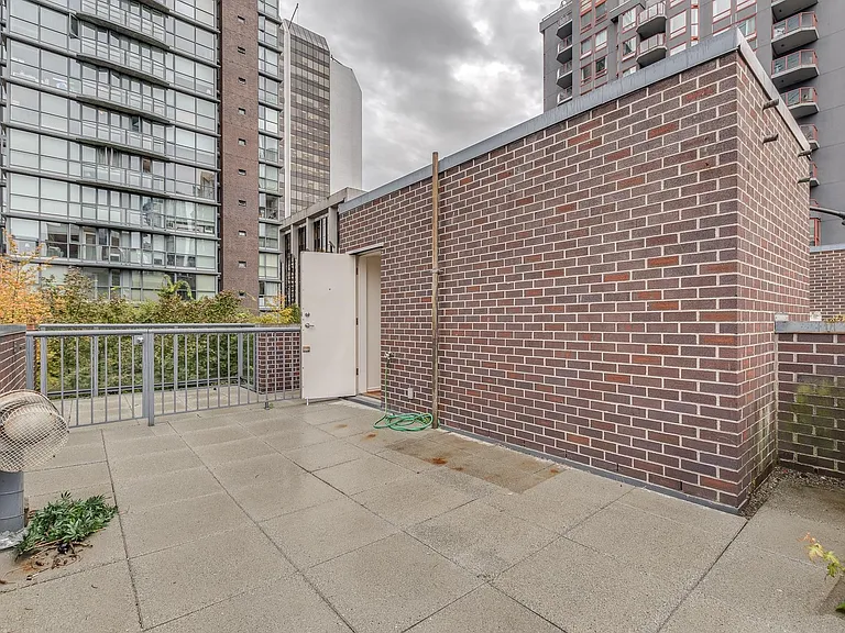 887 Helmcken St #TH — Photo 16