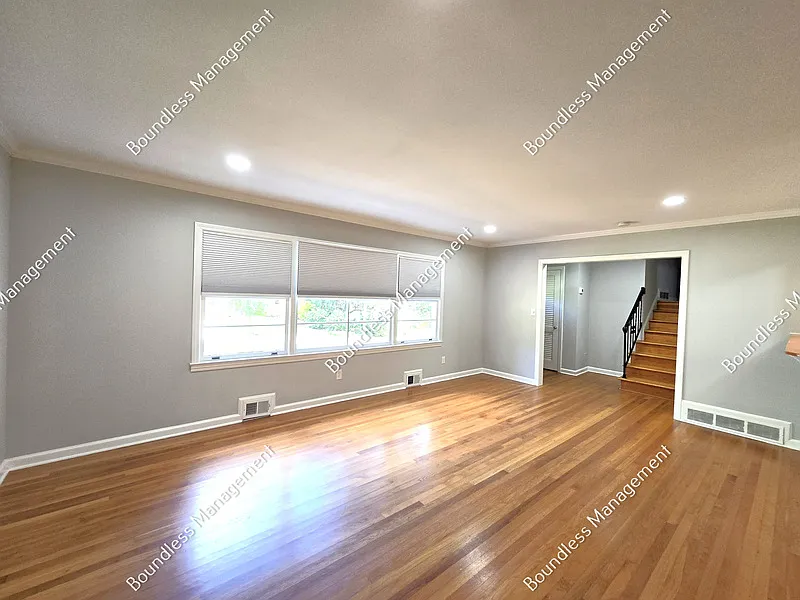 4 bed, 3.0 bath, 2422 sqft, $3,600 — Photo 3