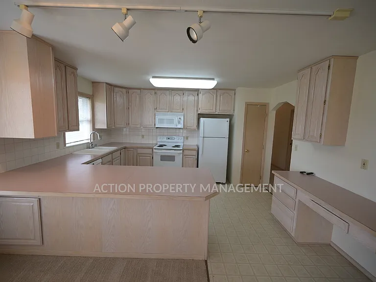 1464 Heath Rd — Photo 12