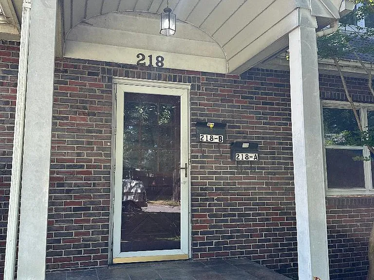 218 Granby Park #B — Photo 2