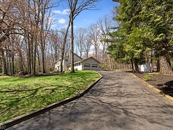 3rd image of 140 Flintlock Rd