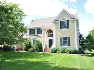 6 Hillard Ln, Gladstone, NJ 07934