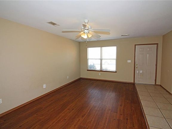 4th image of 416 E Asher Ct