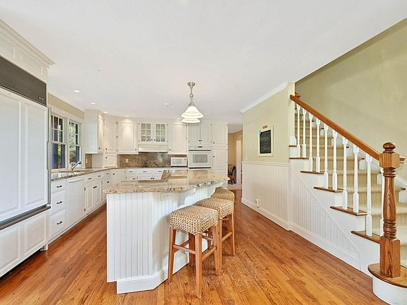 4th image of 8 Sawmill Ln