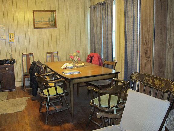 5th image of 1453 Castleton Ave