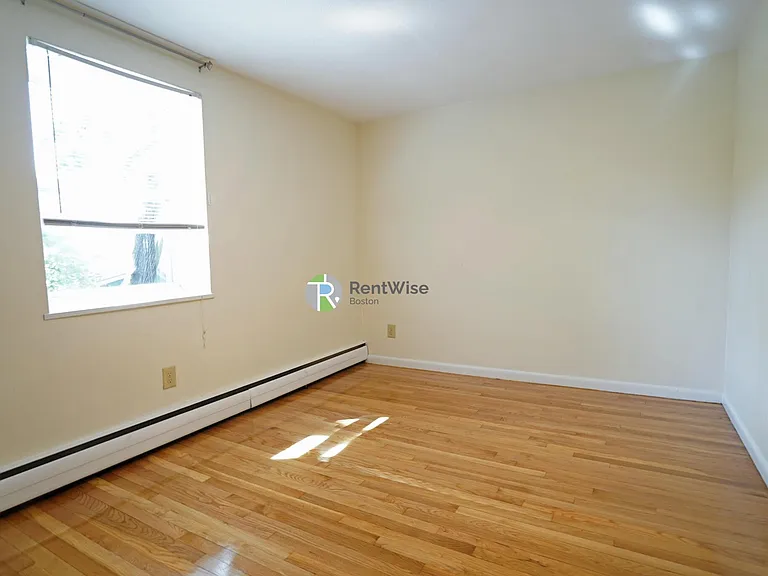 221 Babcock St — Photo 8