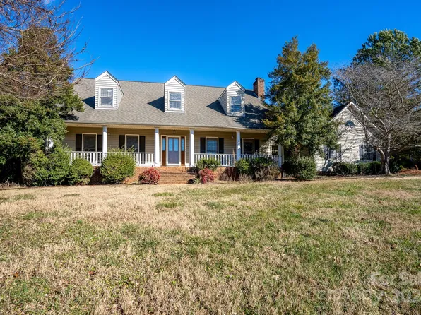 151 Oak Point Dr, Cherryville, NC 28021