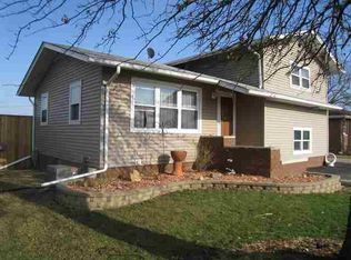 509 N 1st St, Alpha, IL 61413