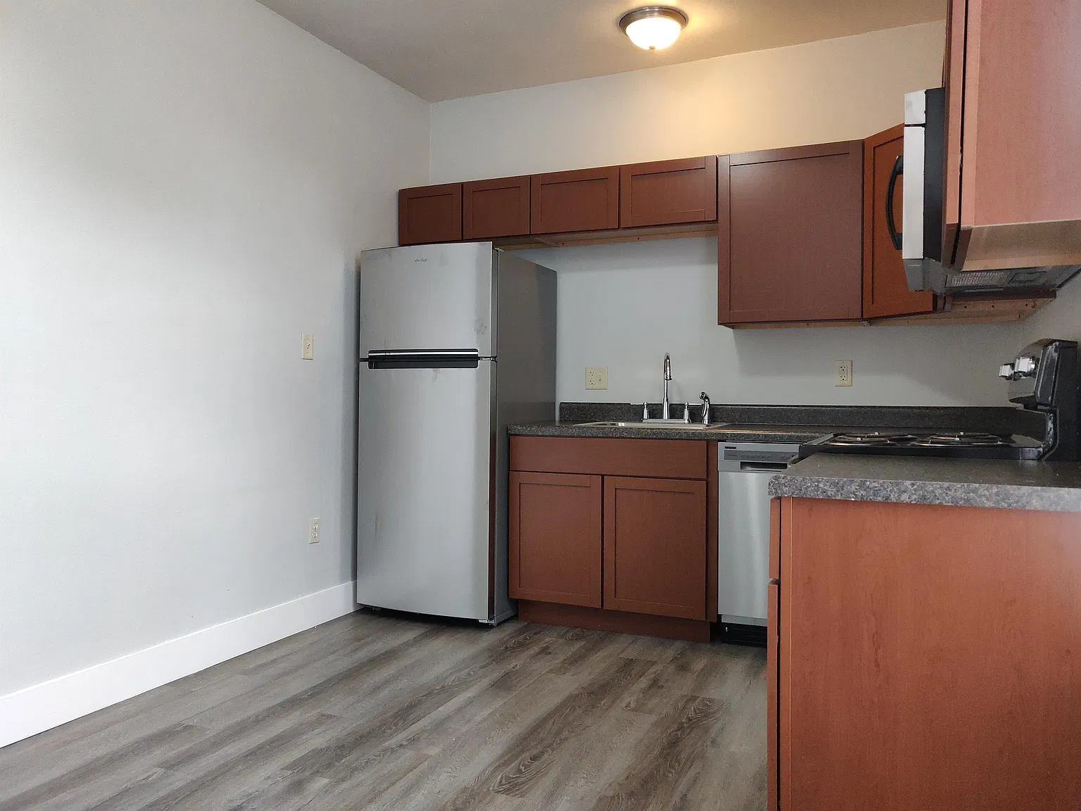 805SS Apt#7 — Photo 3