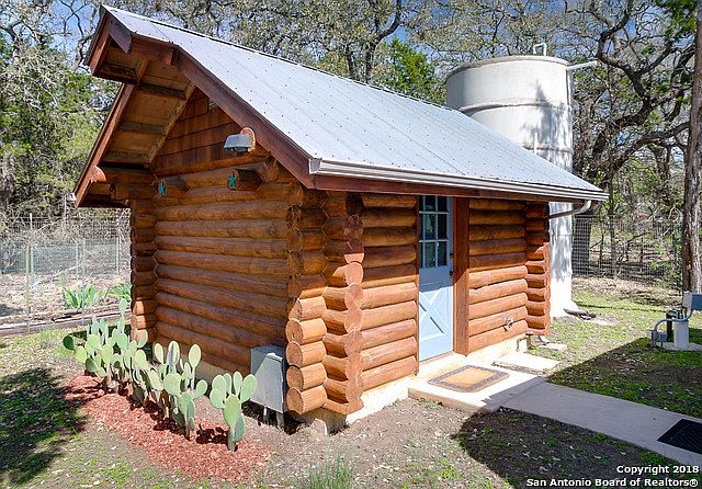 Log Pump House & Storage 