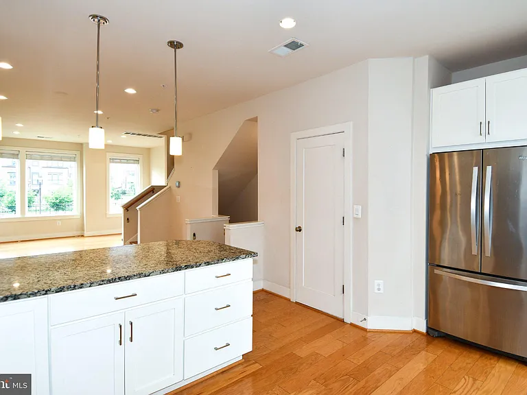 16301 Columbus Ave — Photo 17