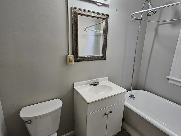 49 Maltby St #1B — Photo 2