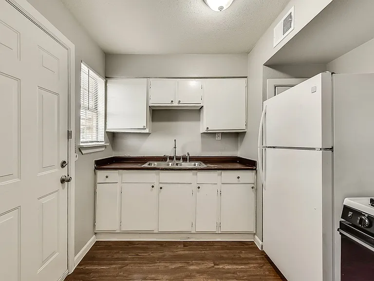 4515 E Side Ave — Photo 8