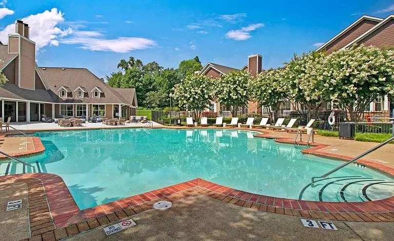 Hamptons at Woodland Pointe — Photo 17