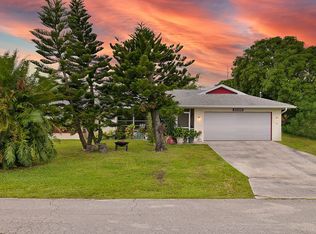 3618 SE Santa Barbara Pl, Cape Coral, FL 33904