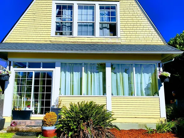 1475 Sherman Ave, North Bend, OR 97459