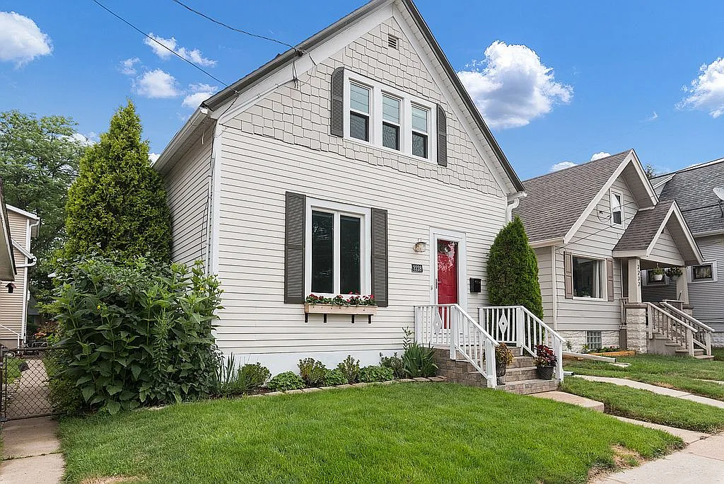 2228 E Euclid Ave photo 1