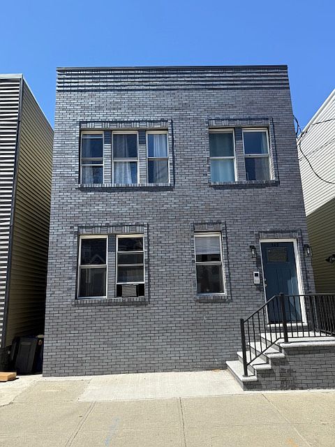 1st image of 149 Nelson Ave APT 2