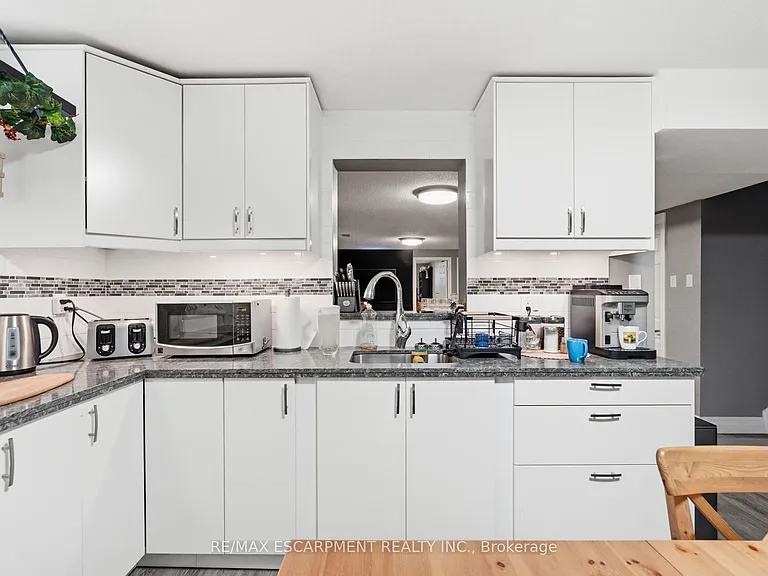 303 Caledon Ave #LOWER — Photo 18