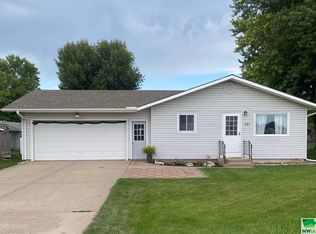 521 South St, Akron, IA 51001