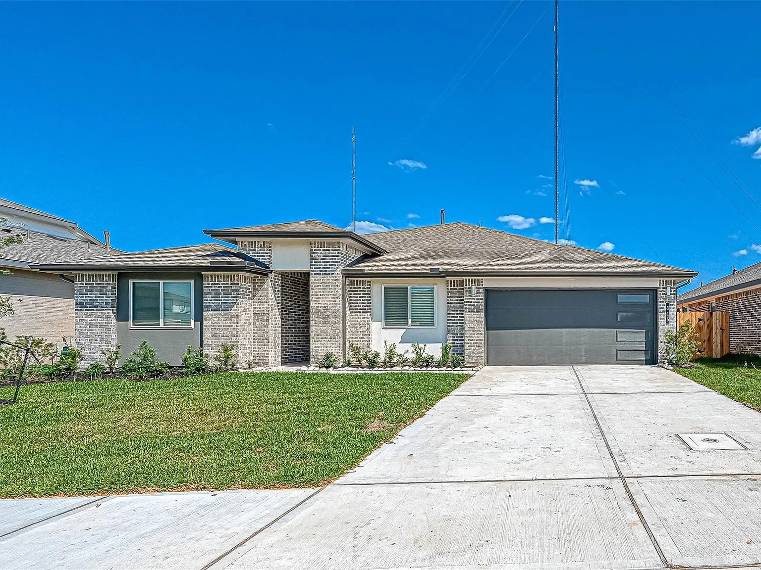 4 bed, 2.0 bath, 2022 sqft, $2,500 — Photo 3
