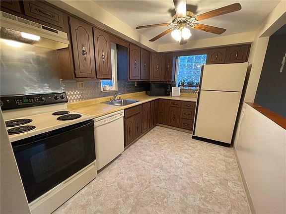 3rd image of 6835 Alcoma Dr