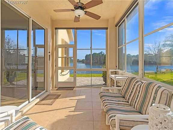 3rd image of 828 SW Lake Charles Cir