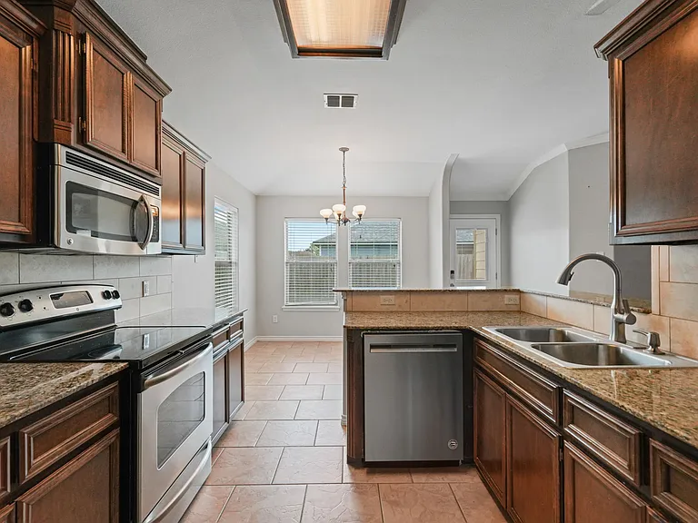 6815 Fox Hill Dr — Photo 6