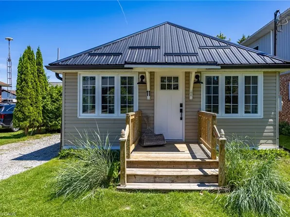 11 Bass Ln, Norfolk County, ON N0E 1M0