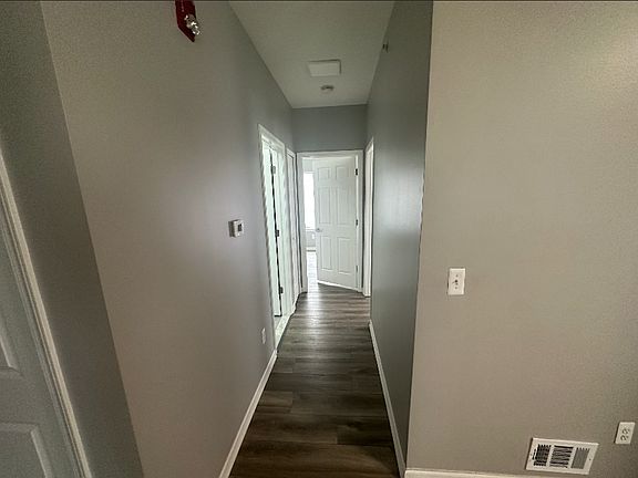 5th image of 43017 Burlington Dr
