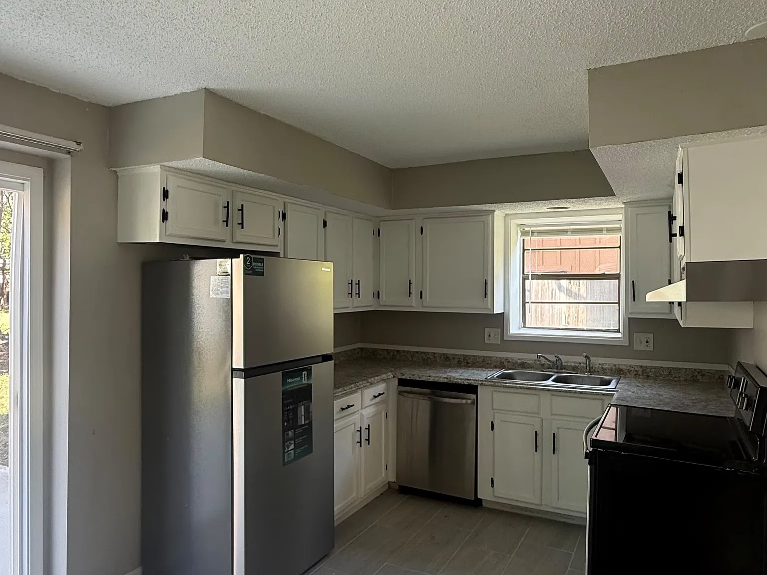 3 bed, 1954 sqft, $1,600 — Photo 2