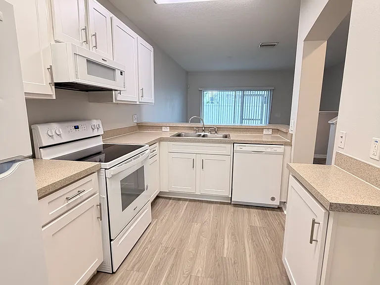 16255 Swan View Cir — Photo 3