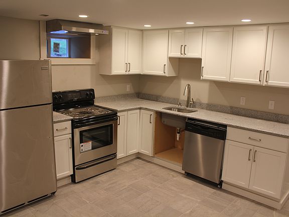 4th image of 5825 Bartlett St #4