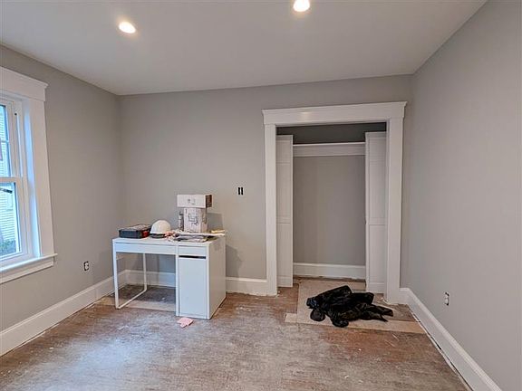 3rd image of 32 Brimmer St